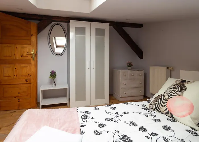 Sky\'S The Limit! Spacey Loft